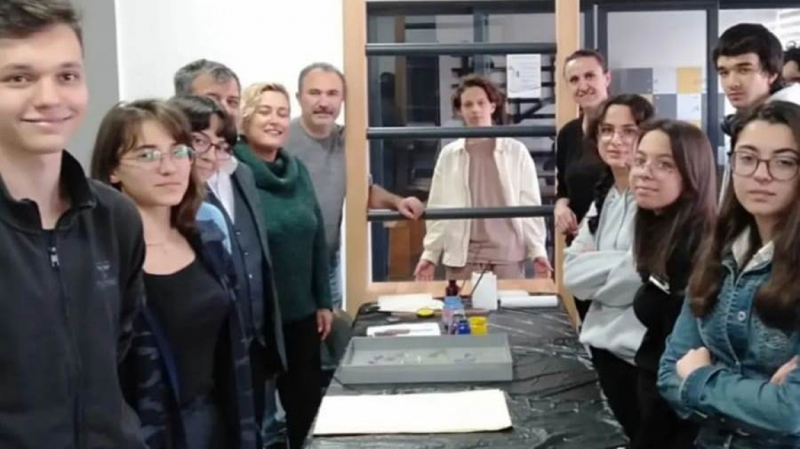 Ebru Sanatçısı ve Öğreticisi Nurdan Gömleksiz Öğrencilerimizle Buluştu